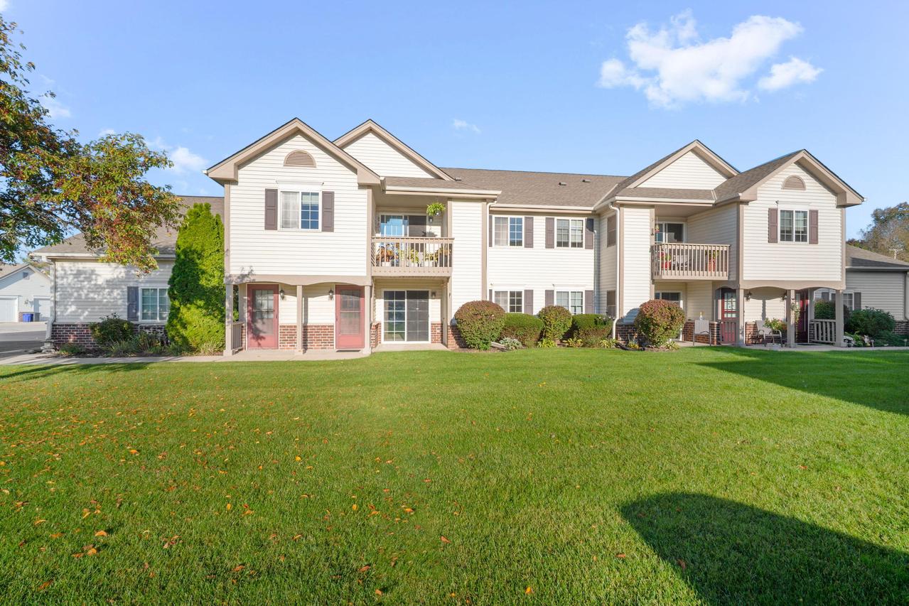 516 Pewaukee Rd #C, Pewaukee, WI 53072