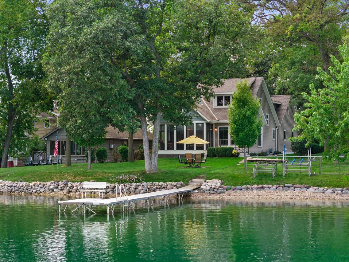 832 N Douglas Dr, Summit, WI 53066
