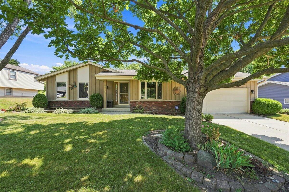 8150 S 58th St, Franklin, WI 53132