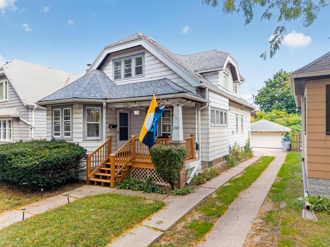 2548 N 57th St, Milwaukee, WI 53210