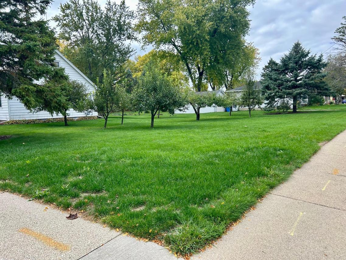 1500 River Dr, Watertown, WI 53094