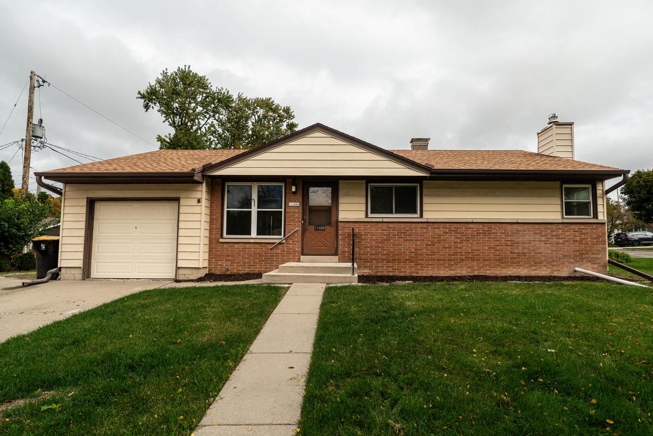 11406 W Park Hill, Wauwatosa, WI 53226