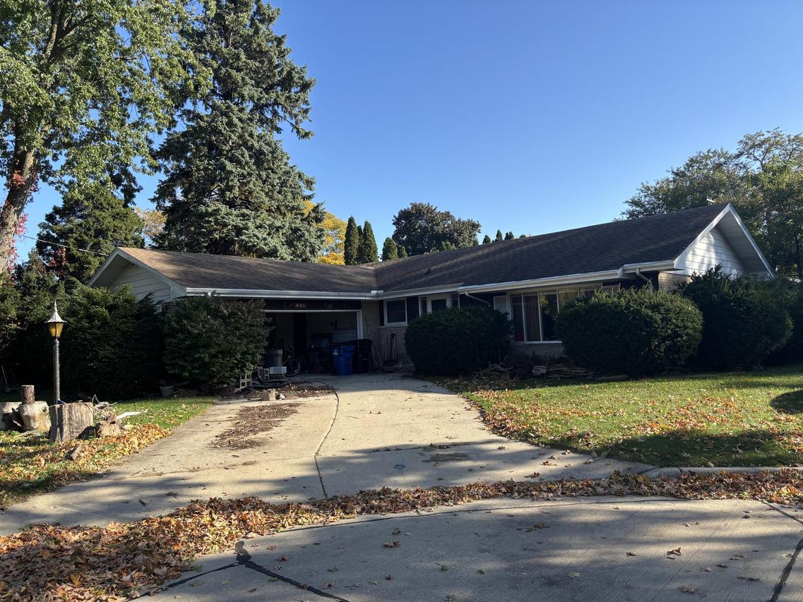 401 Flower Ln, Racine, WI 53402