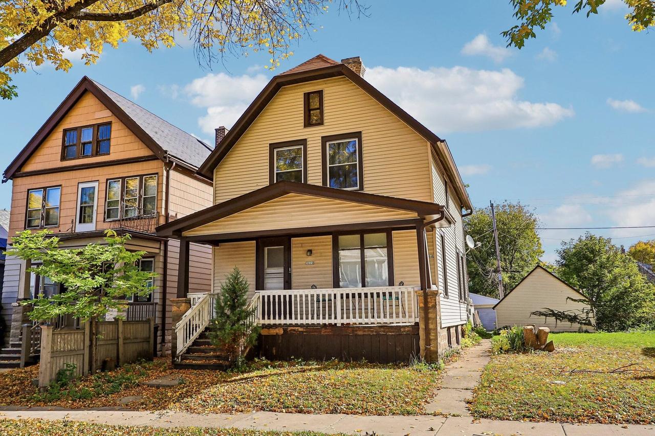 3020 S 8th St, Milwaukee, WI 53215