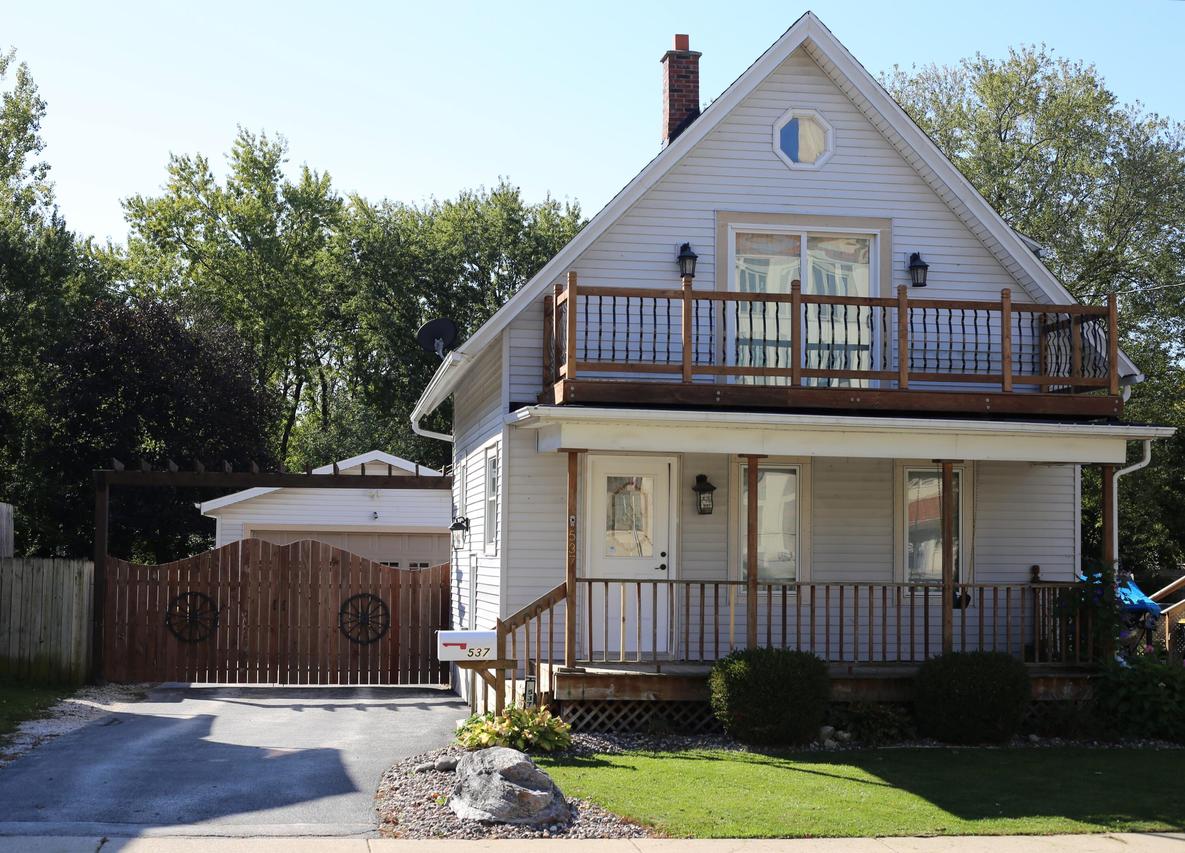 537 Elizabeth St, Waukesha, WI 53186