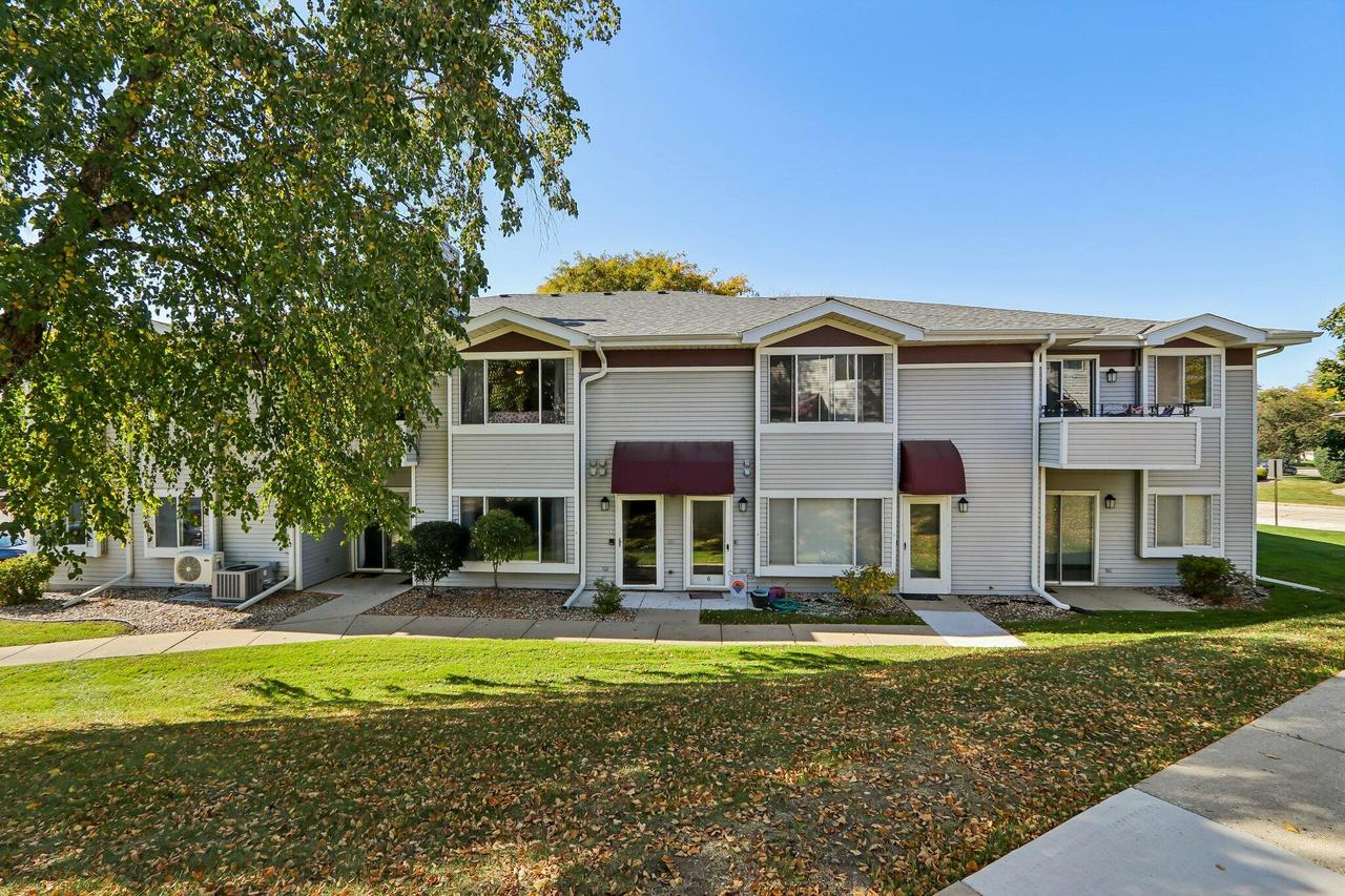1101 S Sunnyslope Dr #9L, Mount Pleasant, WI 53406