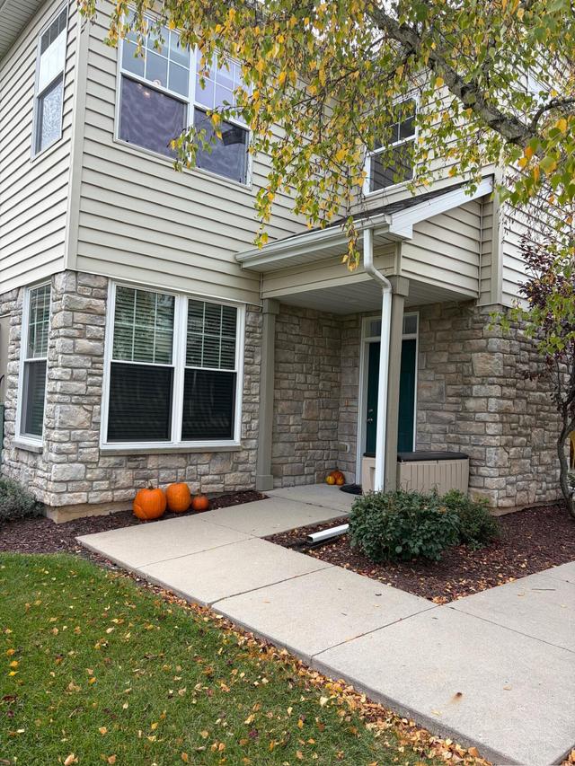 N16W26532 Meadowgrass Cir #F, Pewaukee, WI 53072