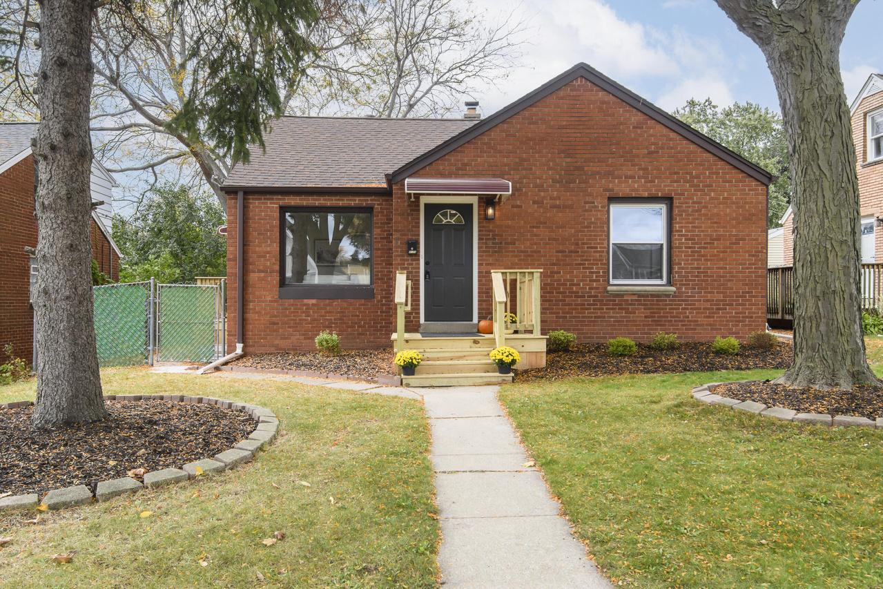 4125 S 5th St, Milwaukee, WI 53207