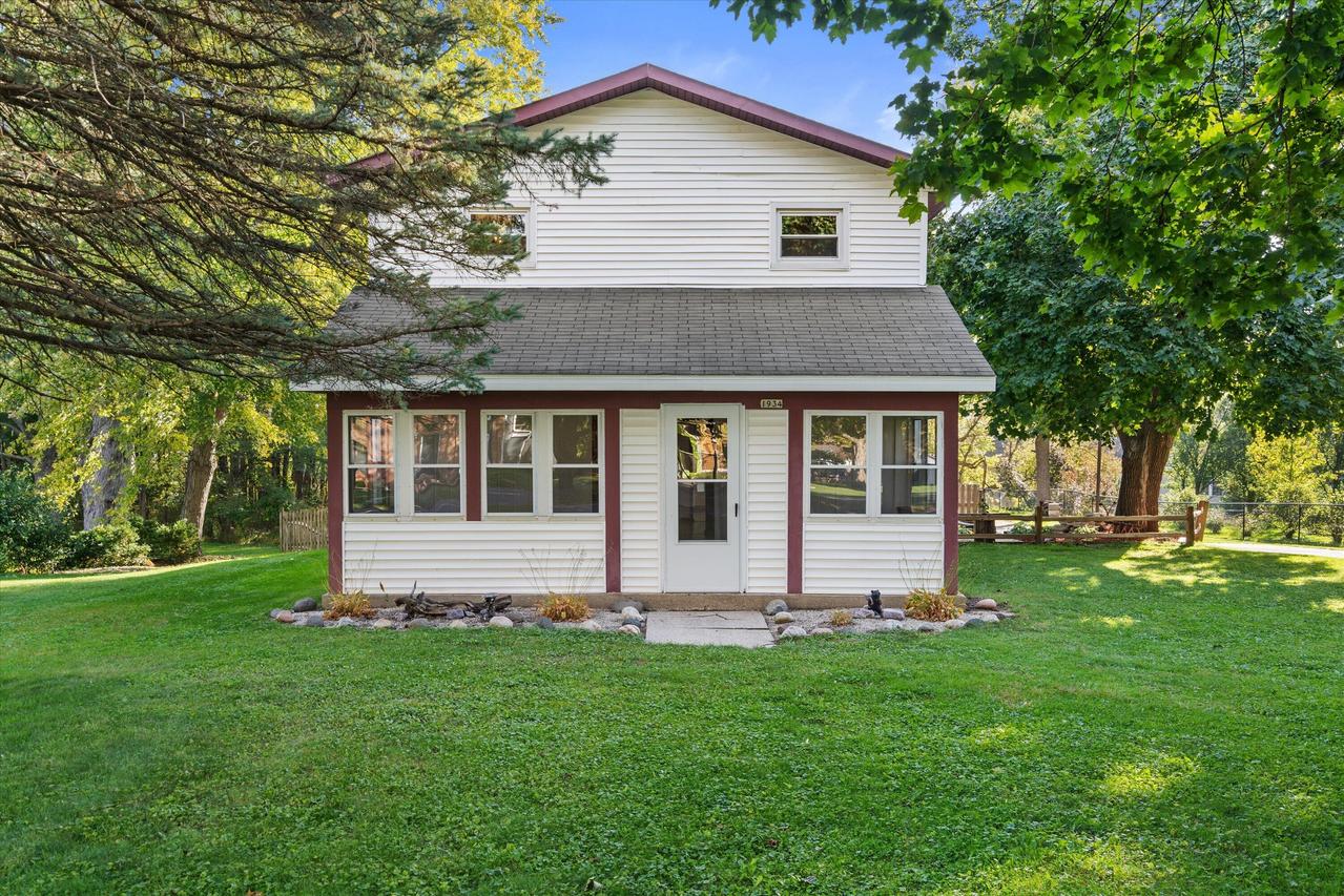 1934 Fremont St, East Troy, WI 53120