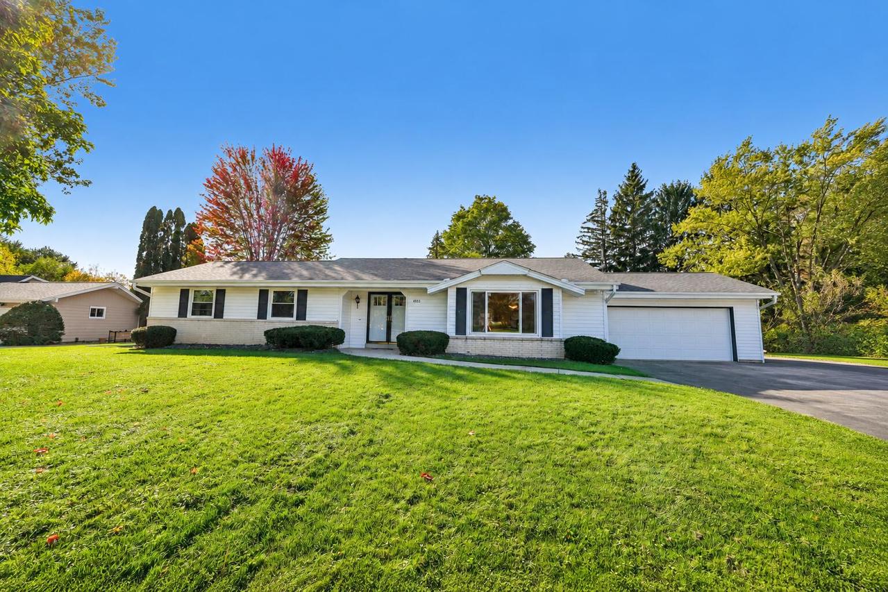 4595 Parkhurst Dr, Brookfield, WI 53045