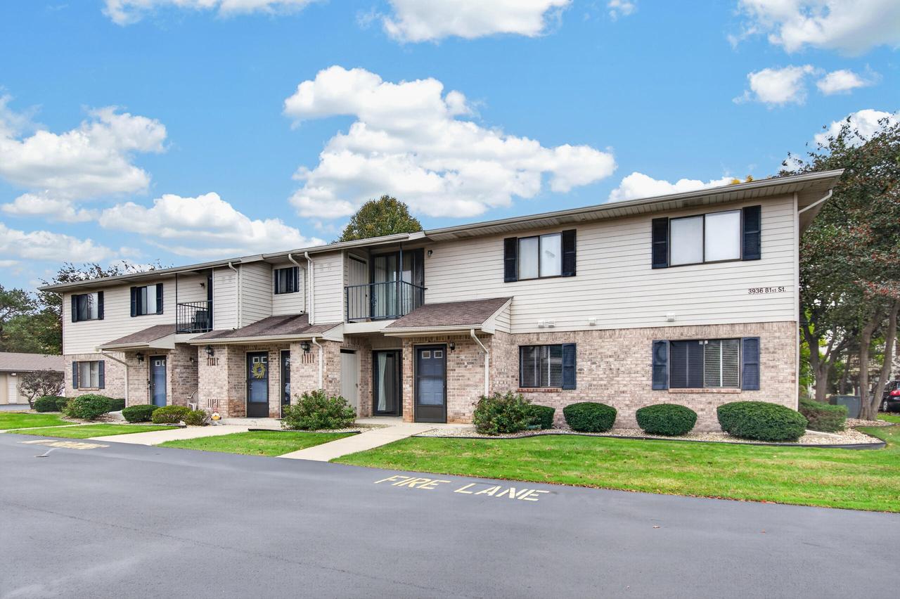 3936 81st St #3A, Kenosha, WI 53142