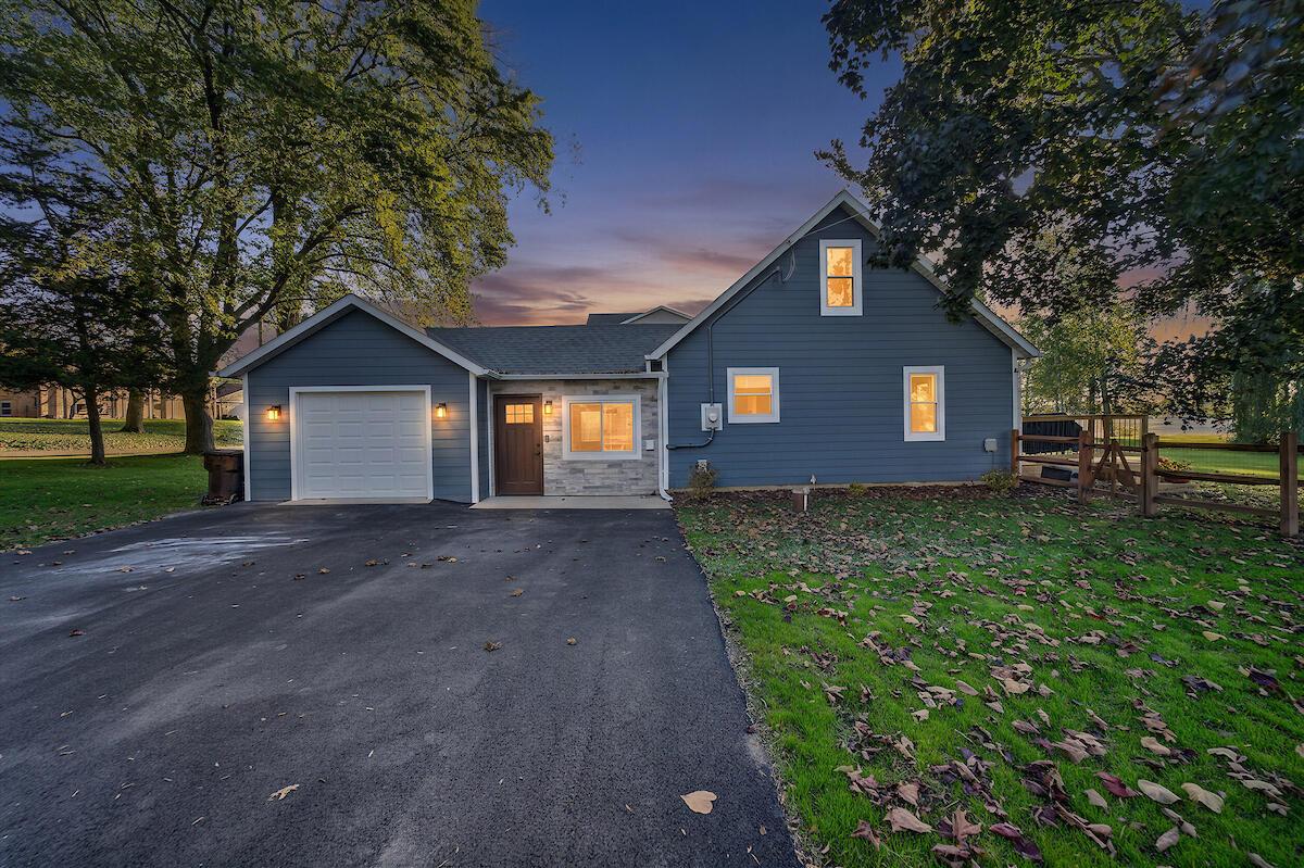 11709 231st Ct, Salem Lakes, WI 53179