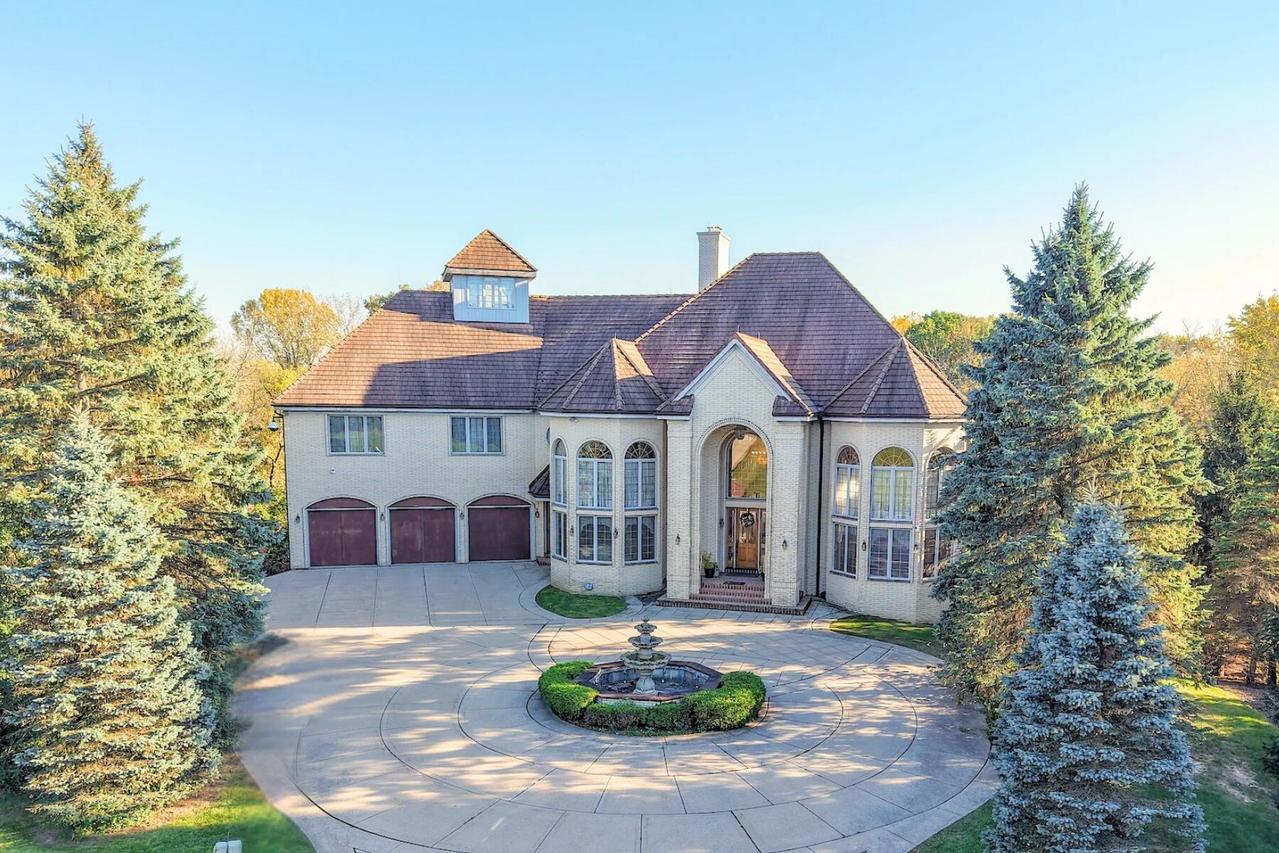 N78W13031 Country Club, Menomonee Falls, WI 53051