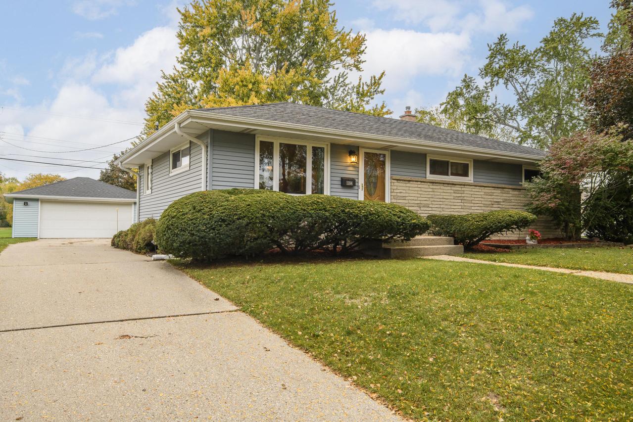 1104 N Bel Ayr Dr, Waukesha, WI 53188