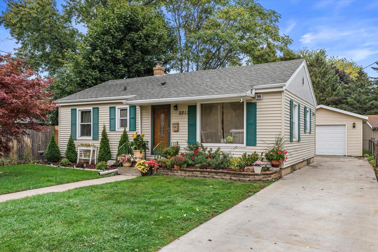 2213 Phillips Ave, Racine, WI 53403
