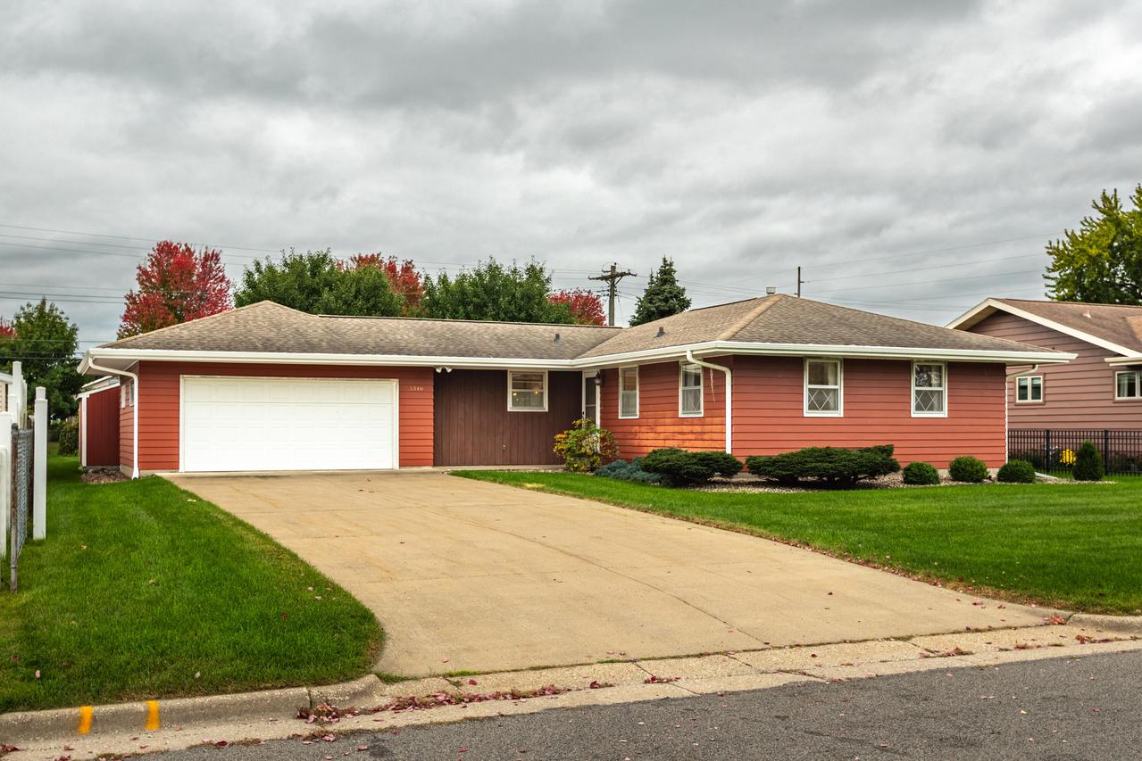 3310 Greenhills Pl, La Crosse, WI 54601