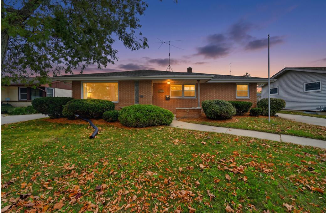 1026 Montclair Dr., Racine, WI 53402