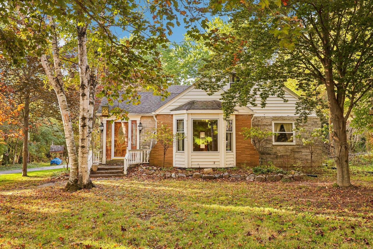 3307 W Hickory Rd, Mequon, WI 53092