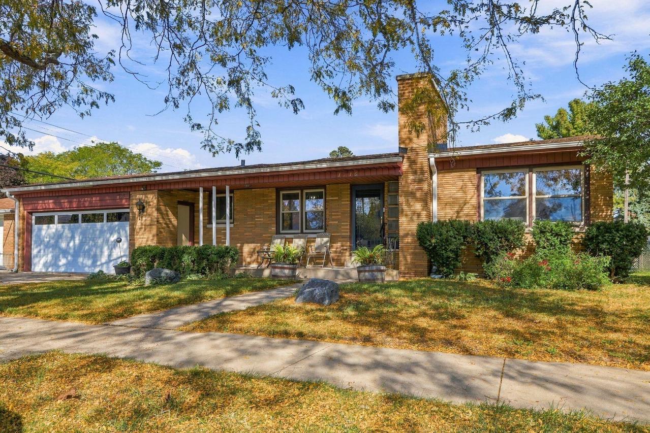 1716 37th St, Kenosha, WI 53140