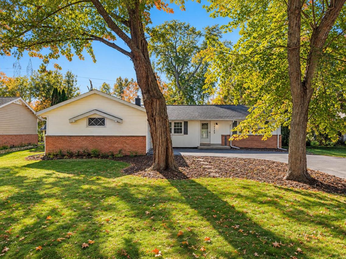 12123 W Diane Dr, Wauwatosa, WI 53226