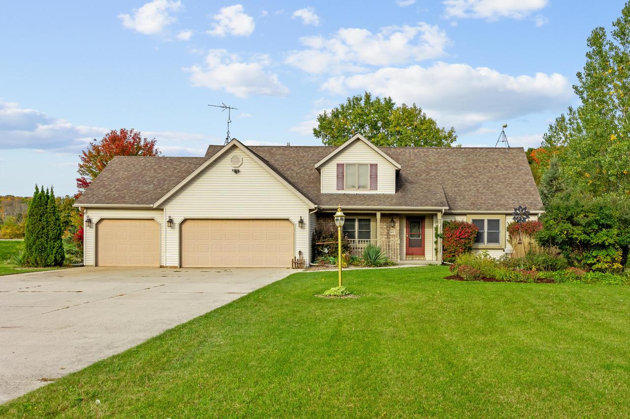 N6972 Jennifer Dr, Plymouth, WI 53073
