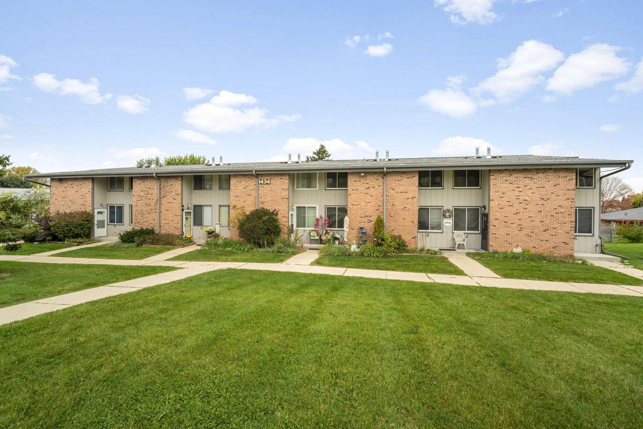 1434 Big Bend #H, Waukesha, WI 53189