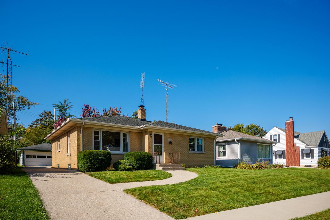 6024 47th Ave, Kenosha, WI 53142