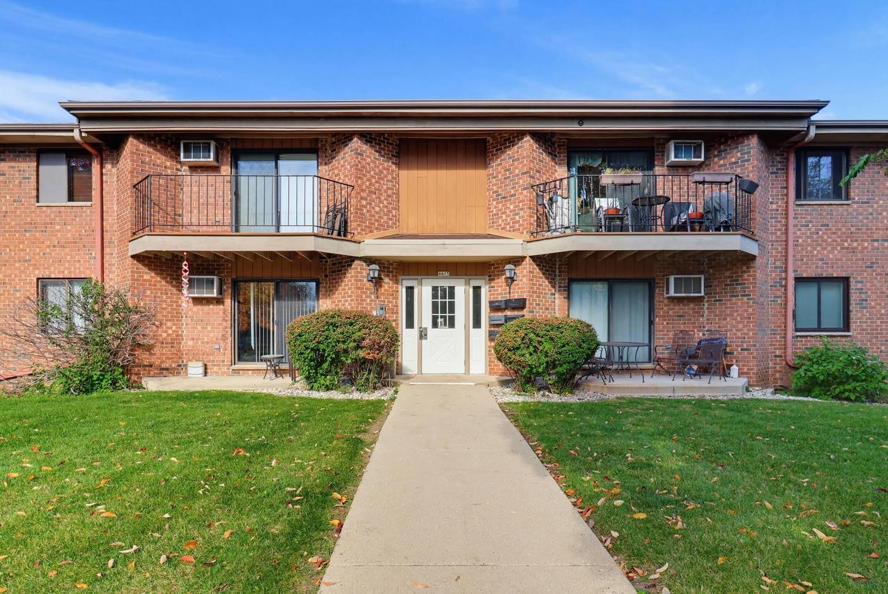 4415 S Greenridge Cir #C, Greenfield, WI 53220