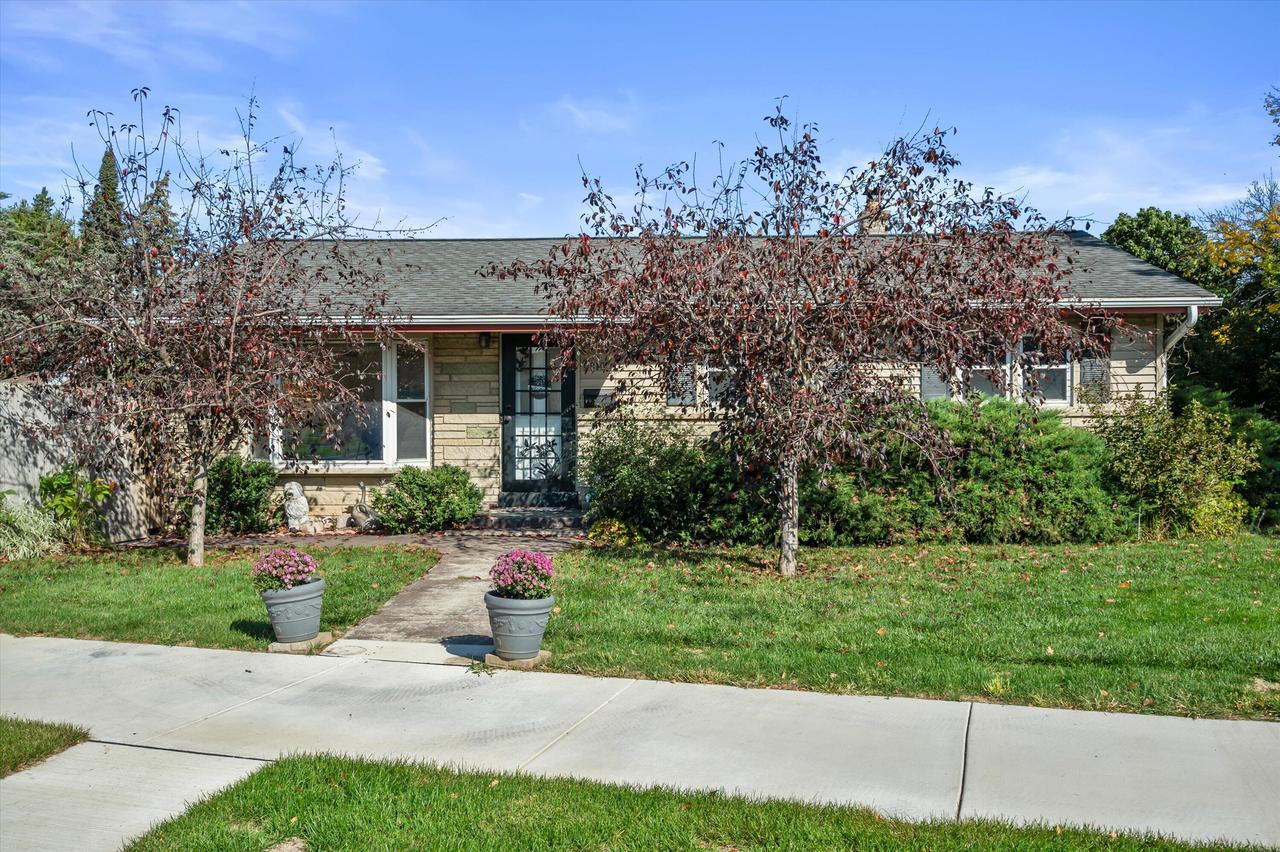 9810 W Lisbon Ave, Milwaukee, WI 53222