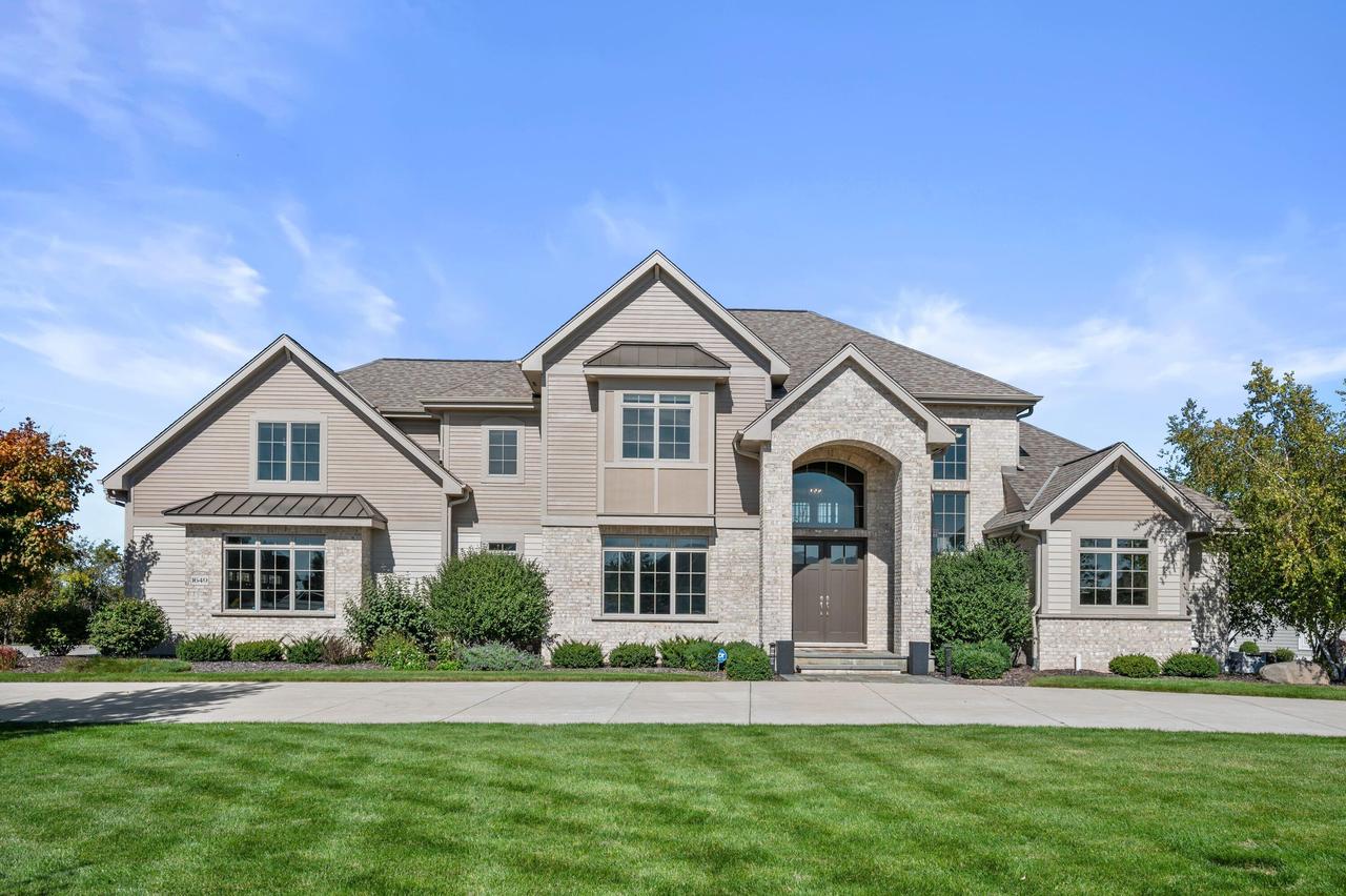 1649 Spring Valley, Hartland, WI 53029