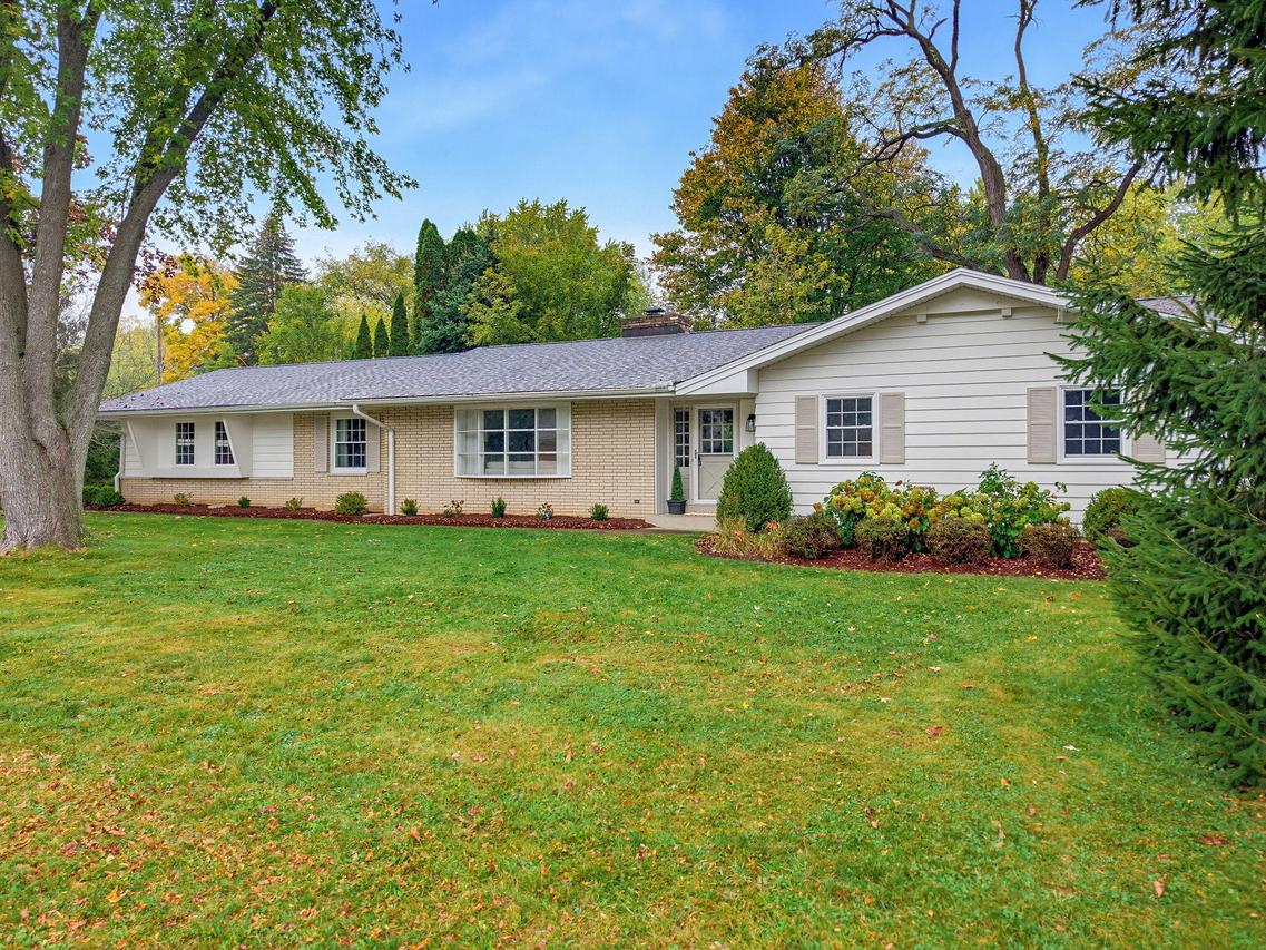 18830 Brookdale Dr, Brookfield, WI 53045