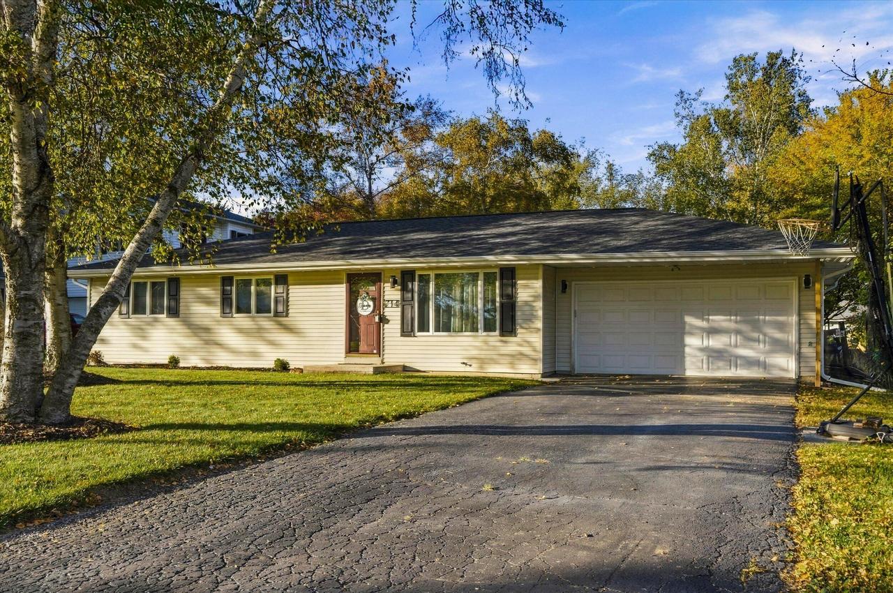 714 Martin Dr, Fredonia, WI 53021