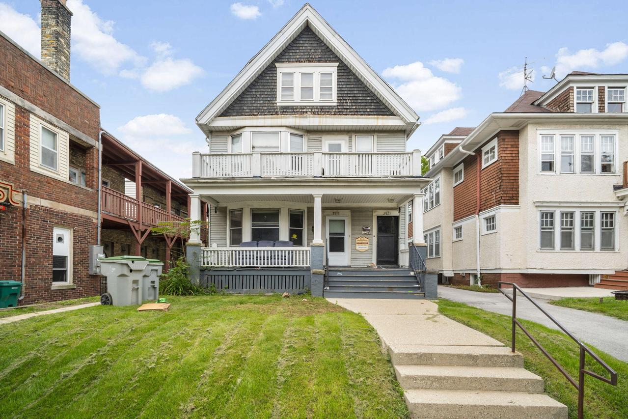 2911 N Maryland Ave #2913, Milwaukee, WI 53211