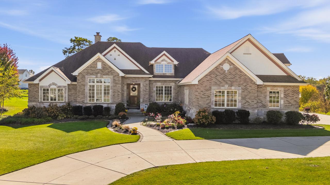 25615 91st St, Salem Lakes, WI 53168