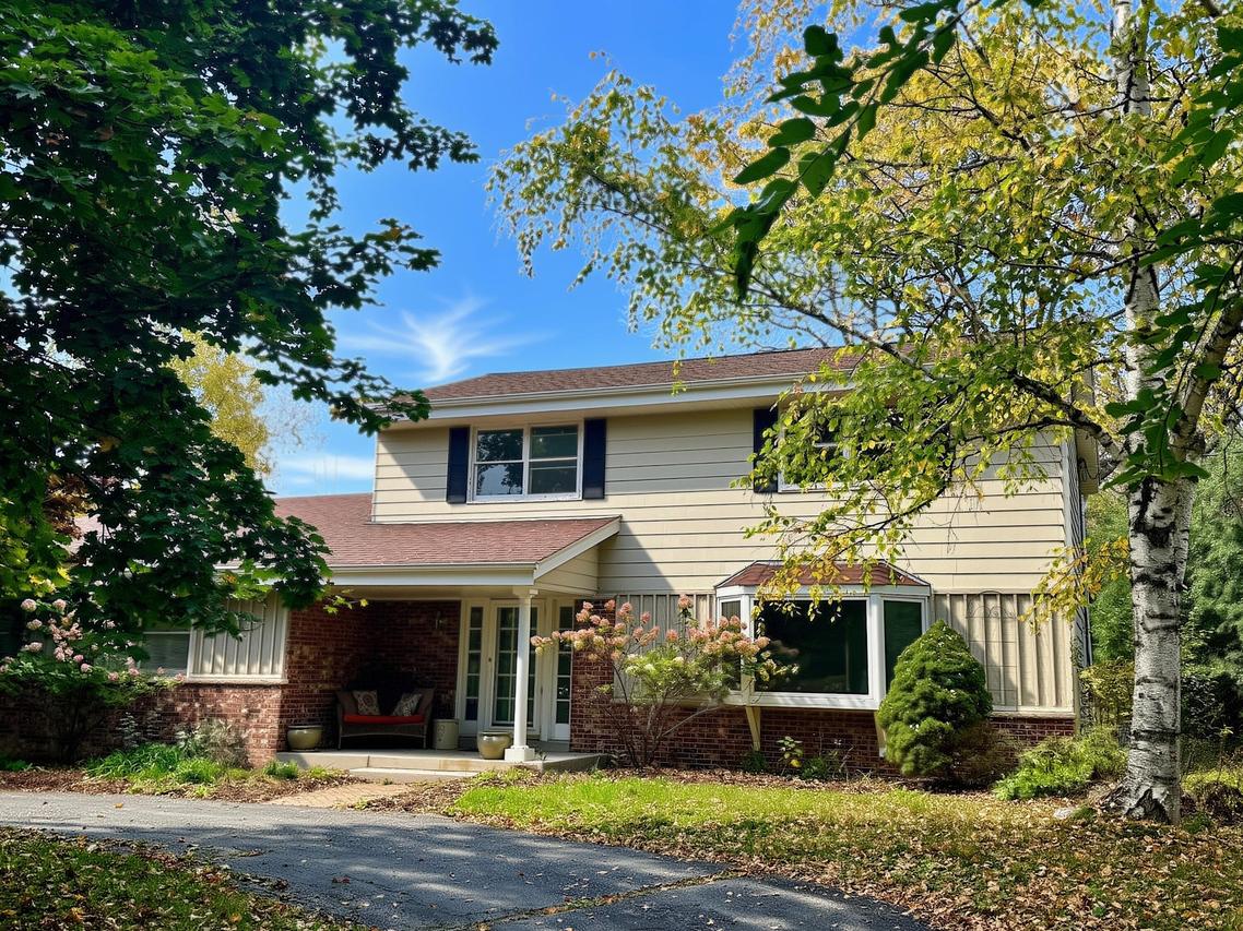 2100 Wildwood Dr, Cedarburg, WI 53012