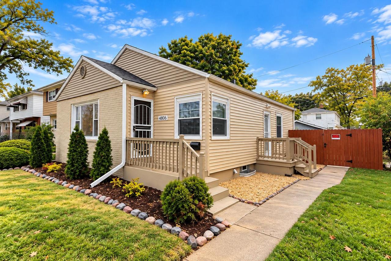 4806 W Hampton Ave, Milwaukee, WI 53218