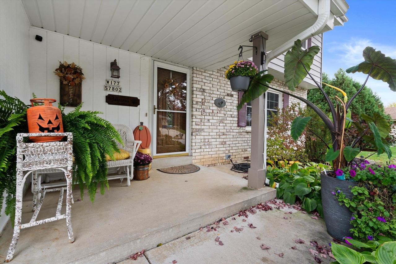 W177S7802 Kristin Dr, Muskego, WI 53150