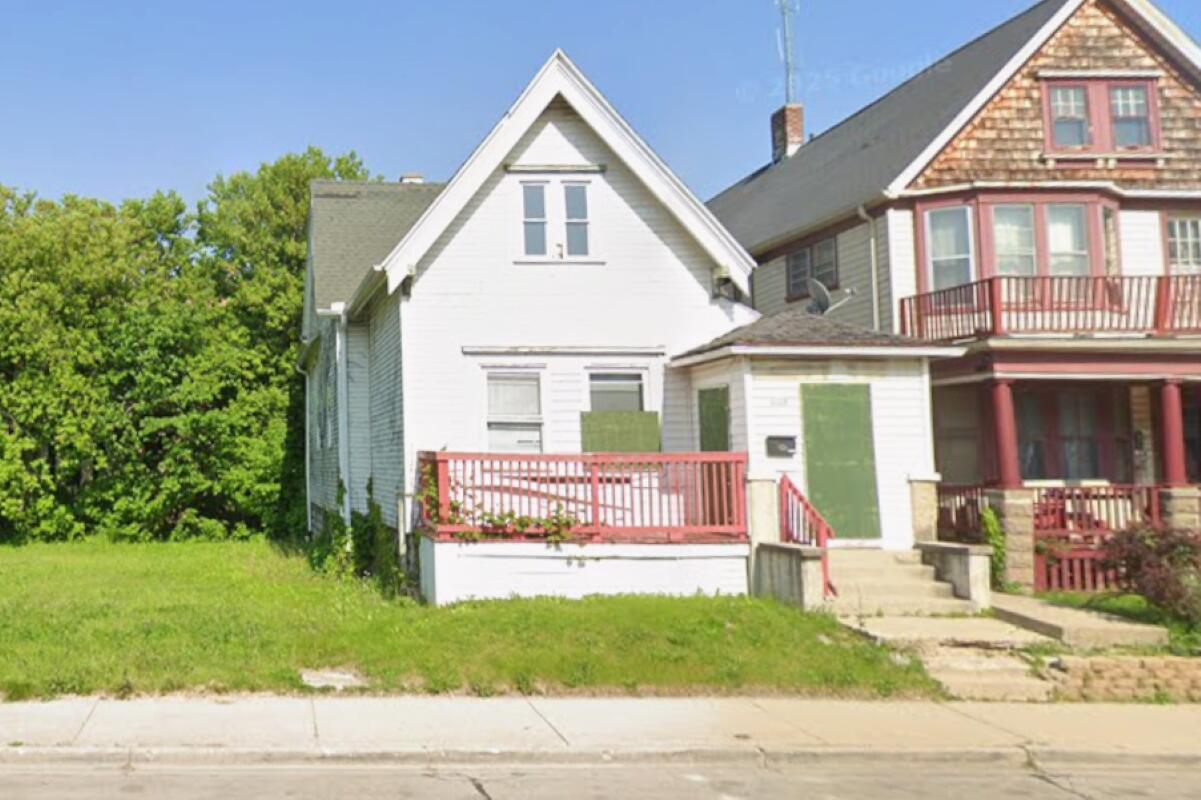 2370 N Holton St, Milwaukee, WI 53212