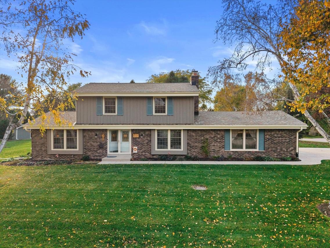 W332N5543 Linden Cir, Merton, WI 53058