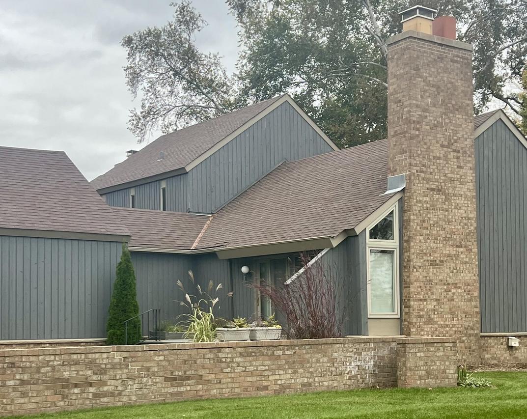 1 Deepwood Dr #B-1, Wind Point, WI 53402