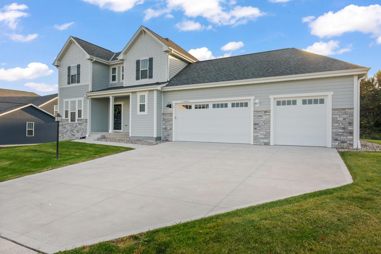 W193N5036 Rosemary Rdg, Menomonee Falls, WI 53051
