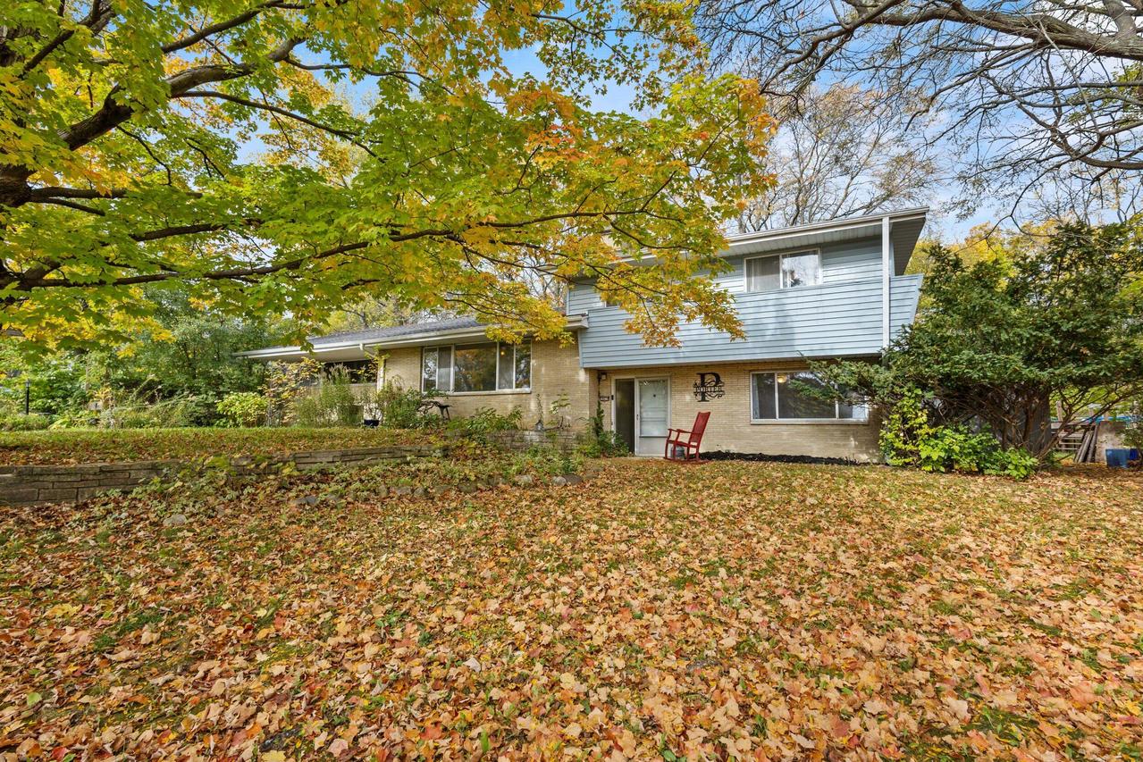 18310 Benington Dr, Brookfield, WI 53045