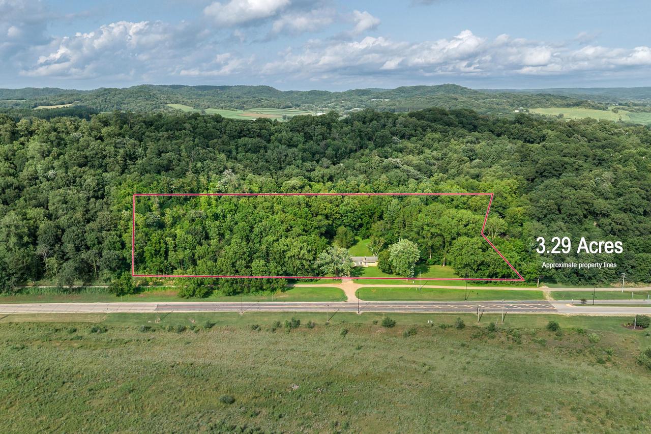 809 Holmen Dr, Holmen, WI 54636