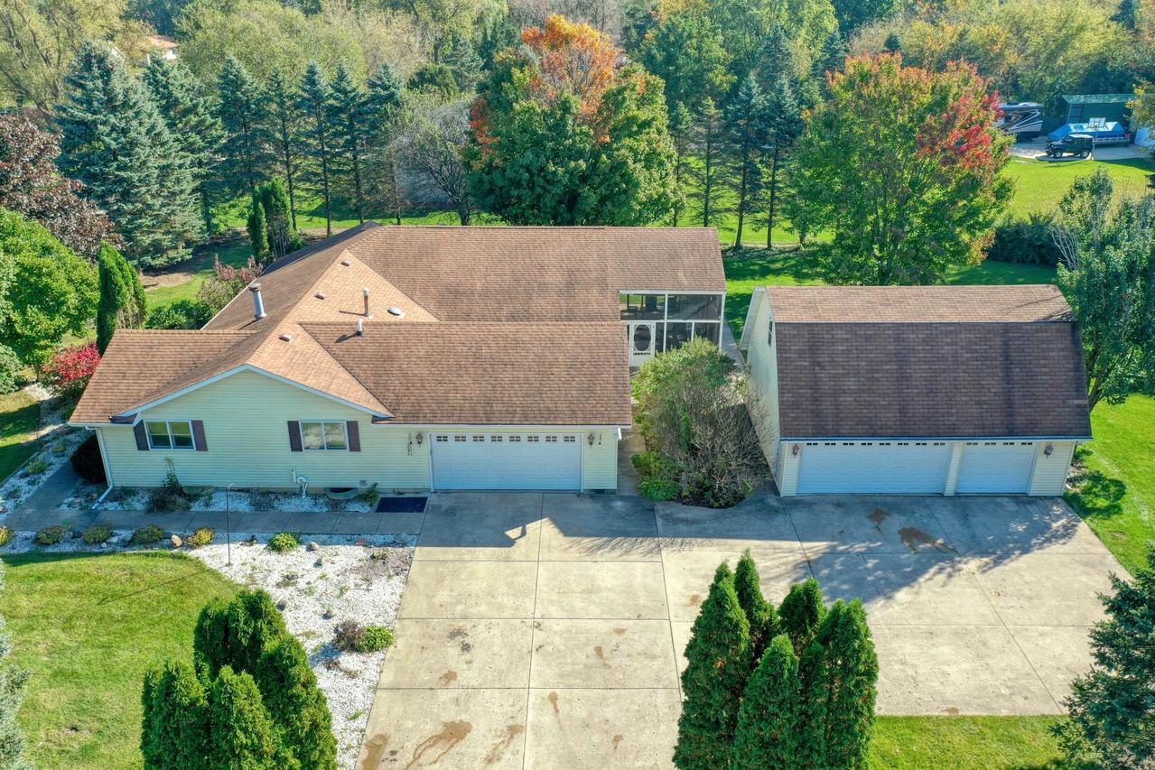 18431 120th St, Bristol, WI 53104