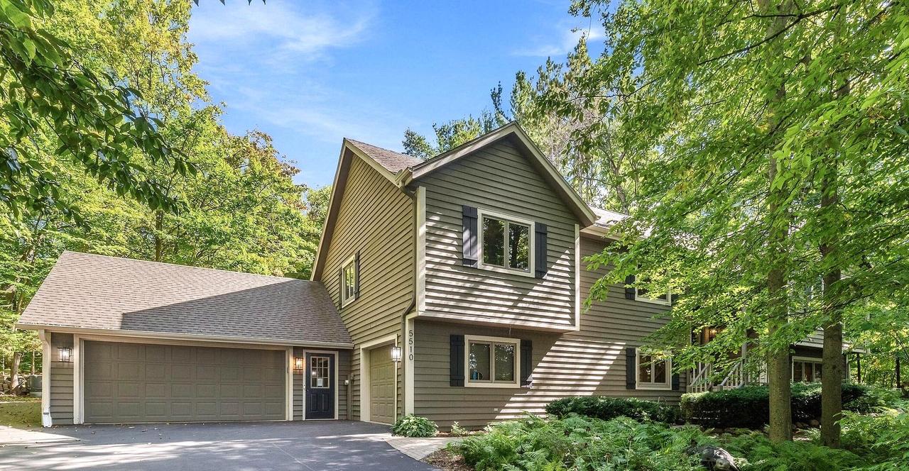 5510 Maple Rd, West Bend, WI 53095