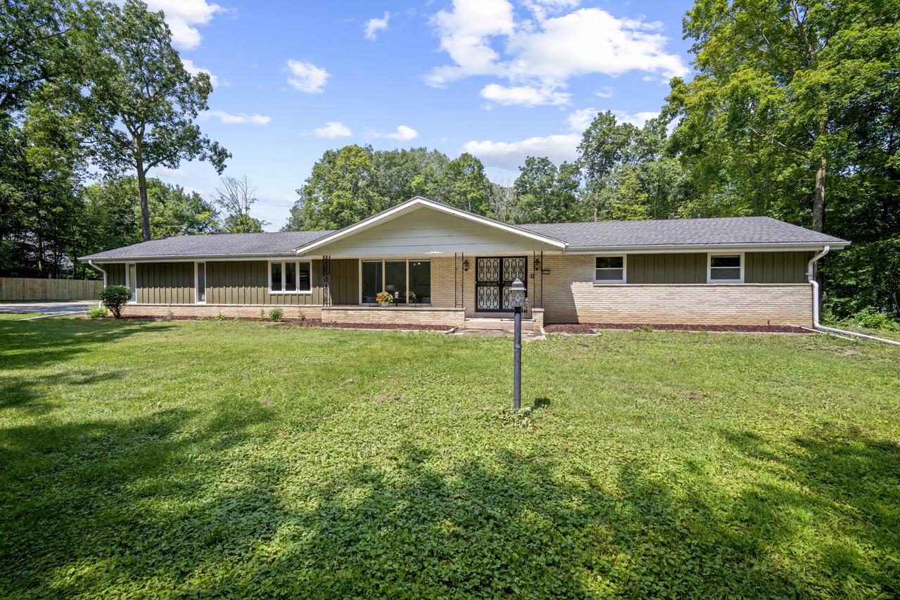 8441 S 20th St, Oak Creek, WI 53154