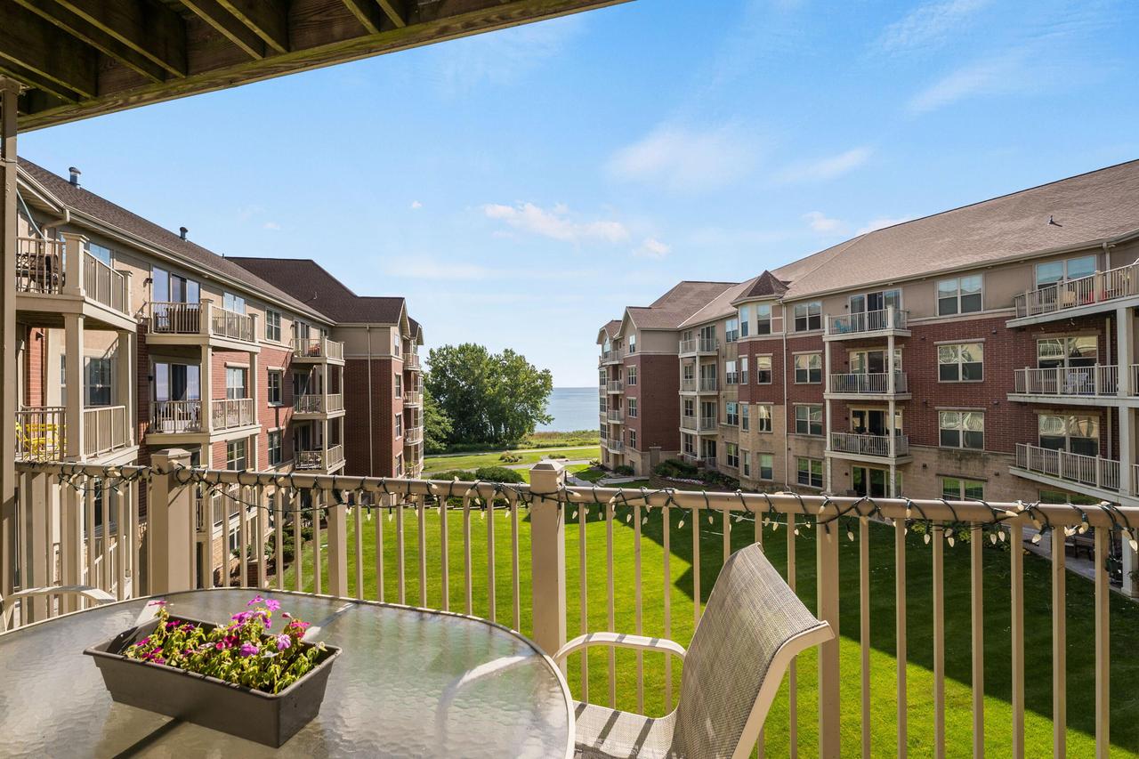 4120 S Lake Dr #351, Saint Francis, WI 53235