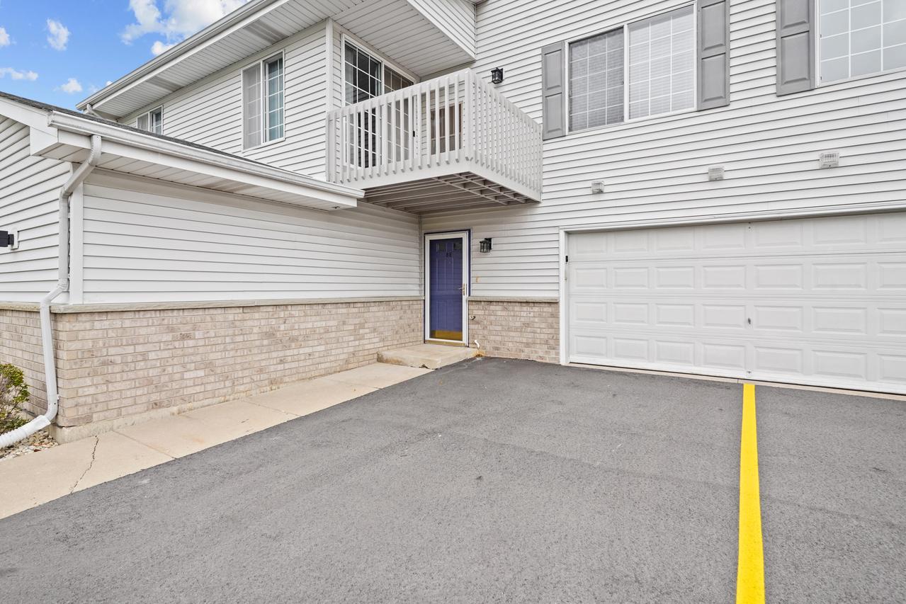 3615 85th St #E, Kenosha, WI 53142