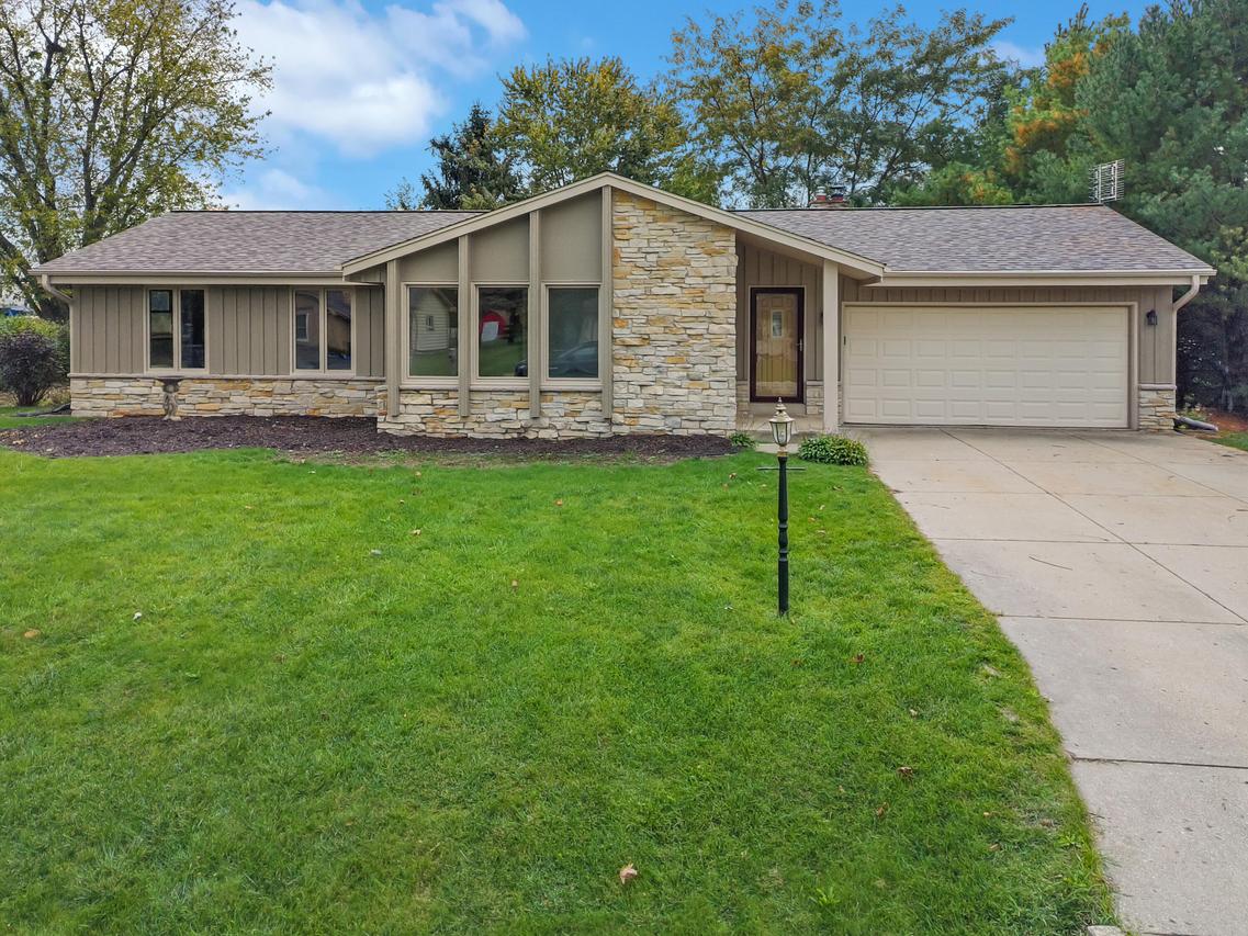 707 Old Prospectors Trl, Eagle, WI 53119