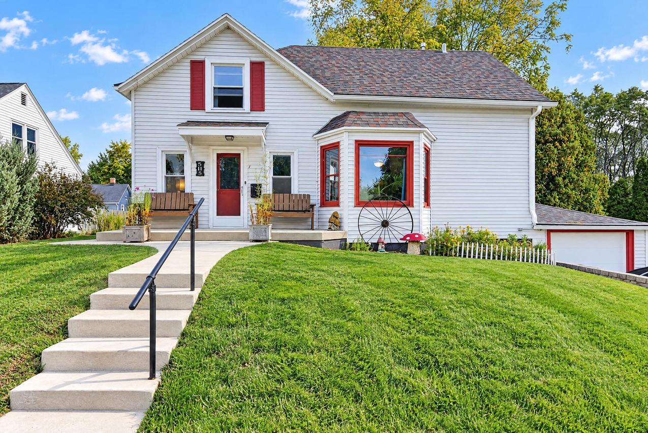 315 W Washington St, Port Washington, WI 53074